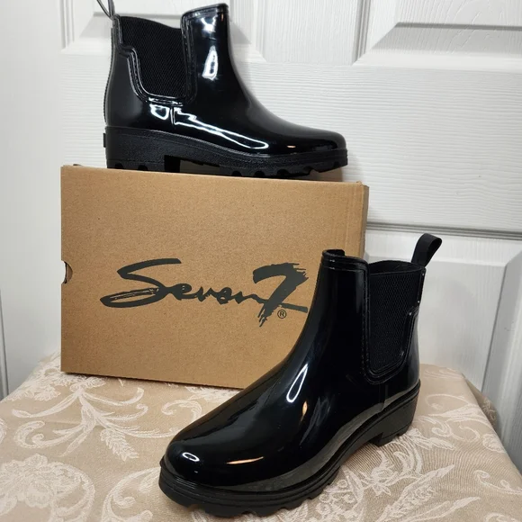 Seven7 Halifax Chelsea Boots Black Patent Shiny Rubber Rain Boots Size 9 - Picture 1 of 12